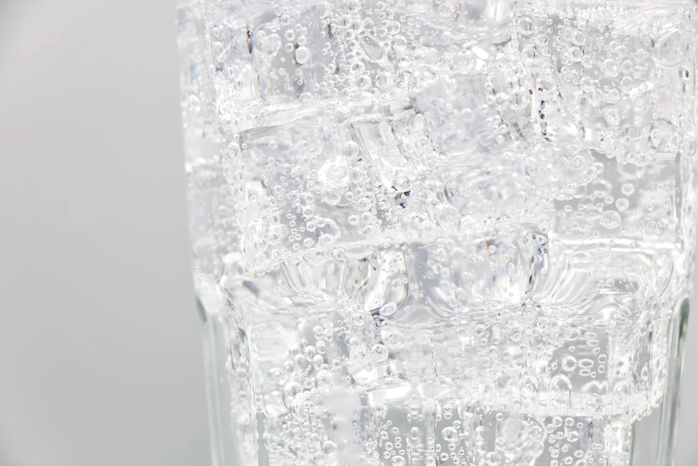 A clear glass of sparkling water